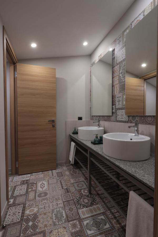 Отель Andor 4*