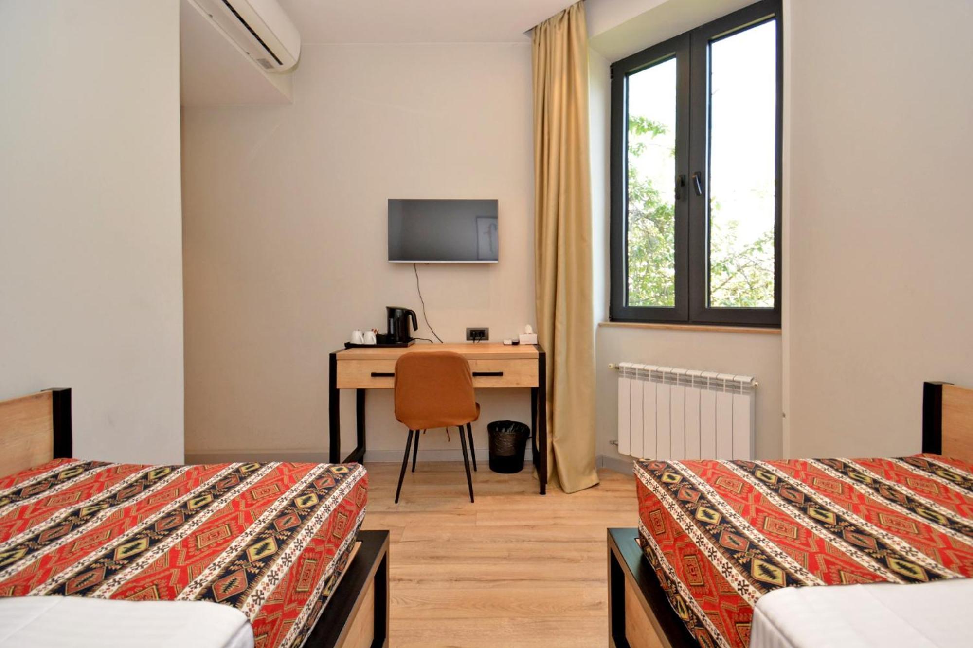 Отель Andor 4*