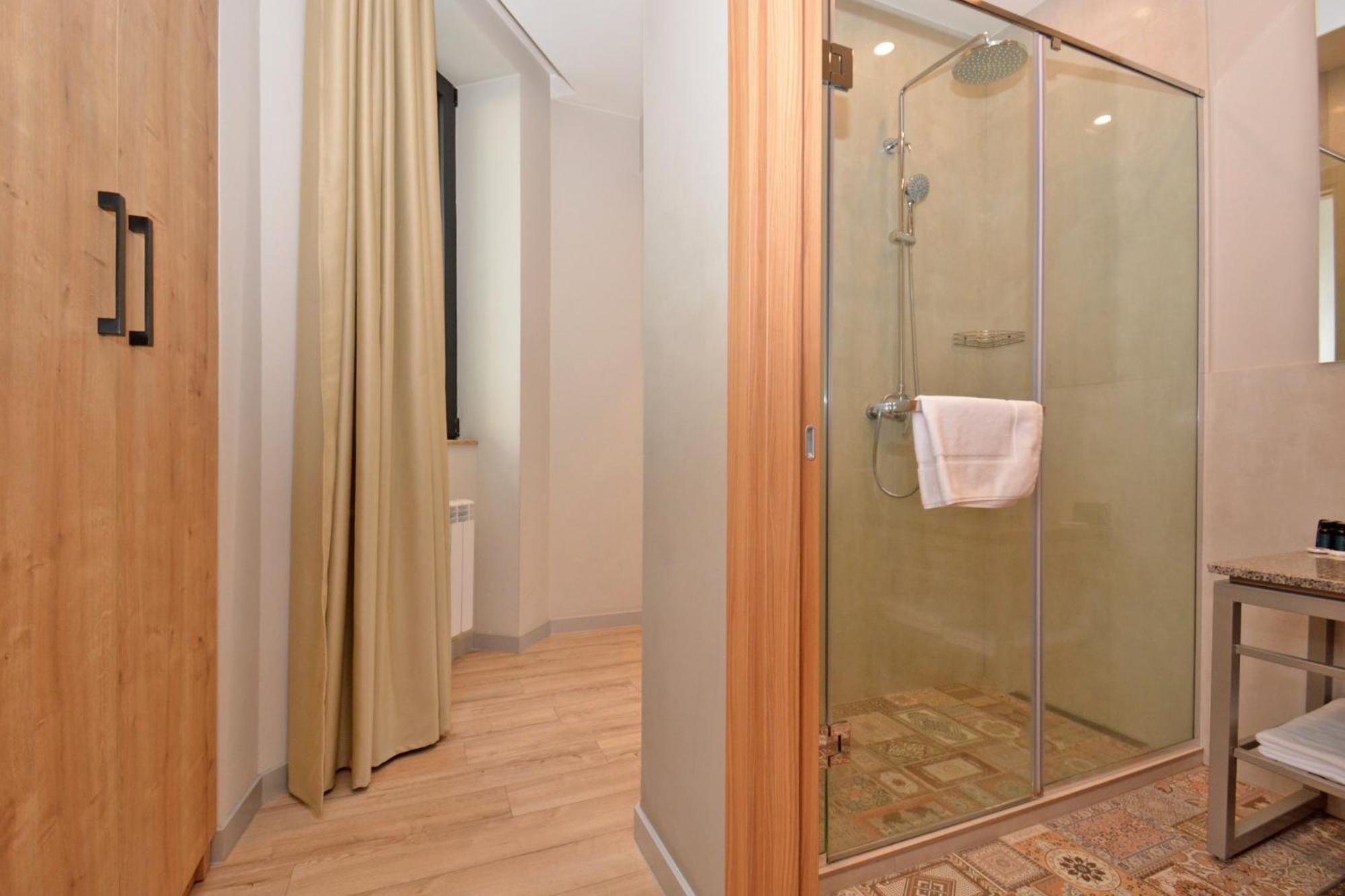 Отель Andor 4*